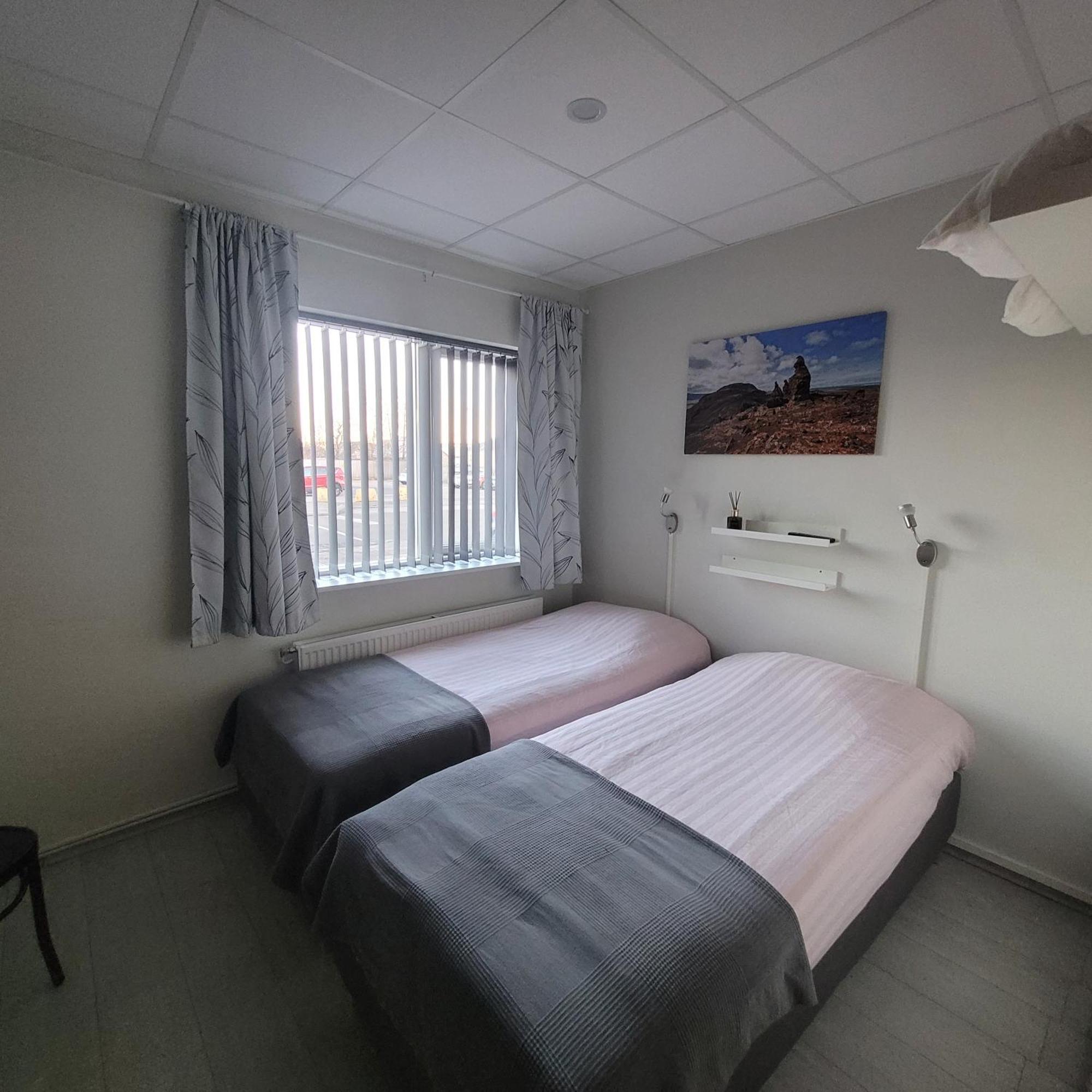 B&B Guesthouse - Bed And Breakfast Keflavik Centre Extérieur photo