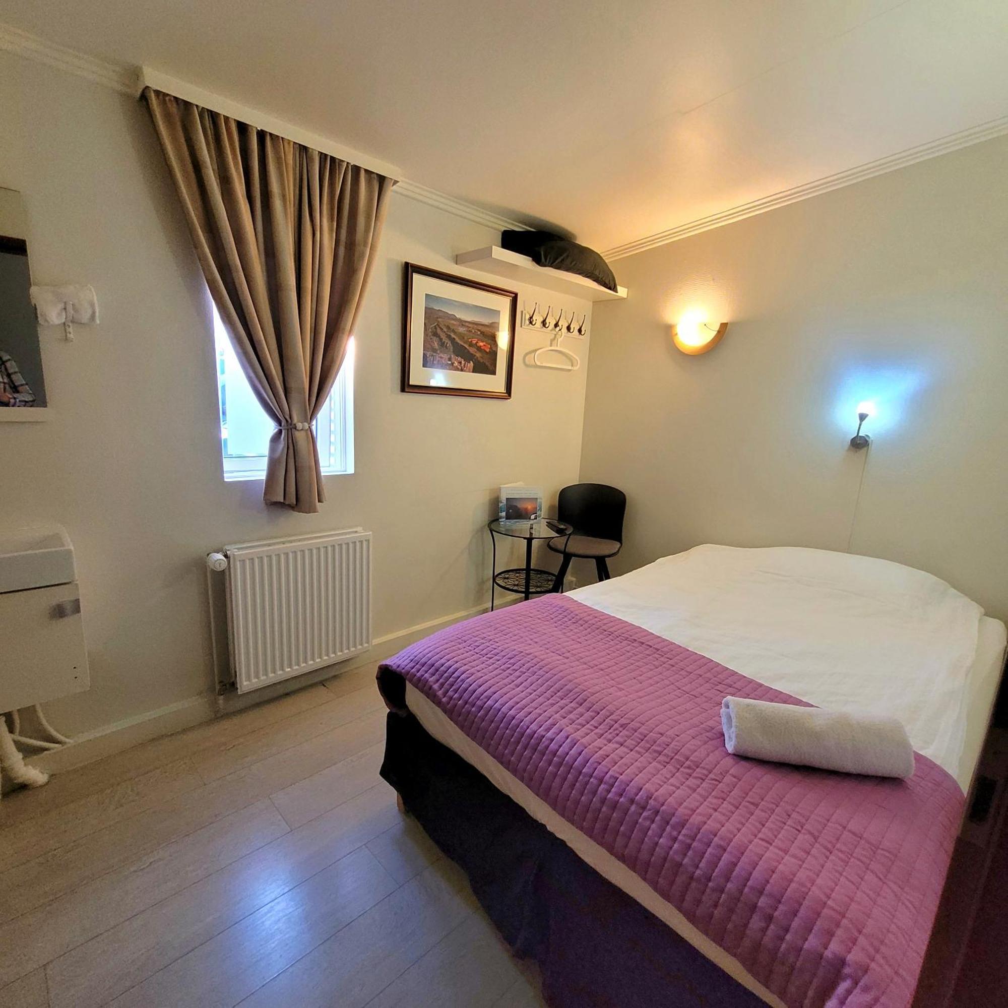 B&B Guesthouse - Bed And Breakfast Keflavik Centre Extérieur photo