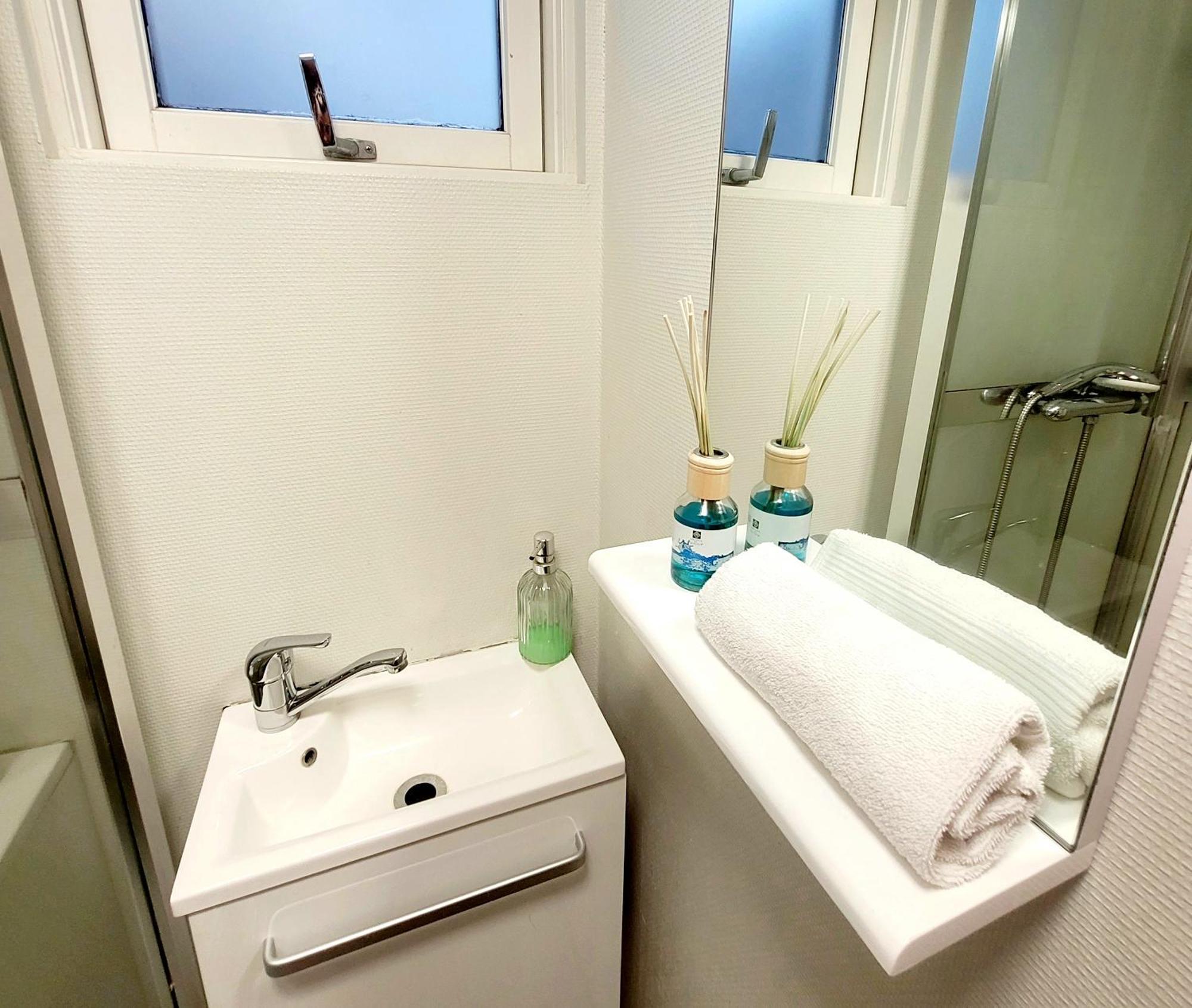 B&B Guesthouse - Bed And Breakfast Keflavik Centre Extérieur photo