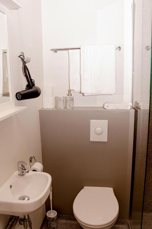 B&B Guesthouse - Bed And Breakfast Keflavik Centre Extérieur photo
